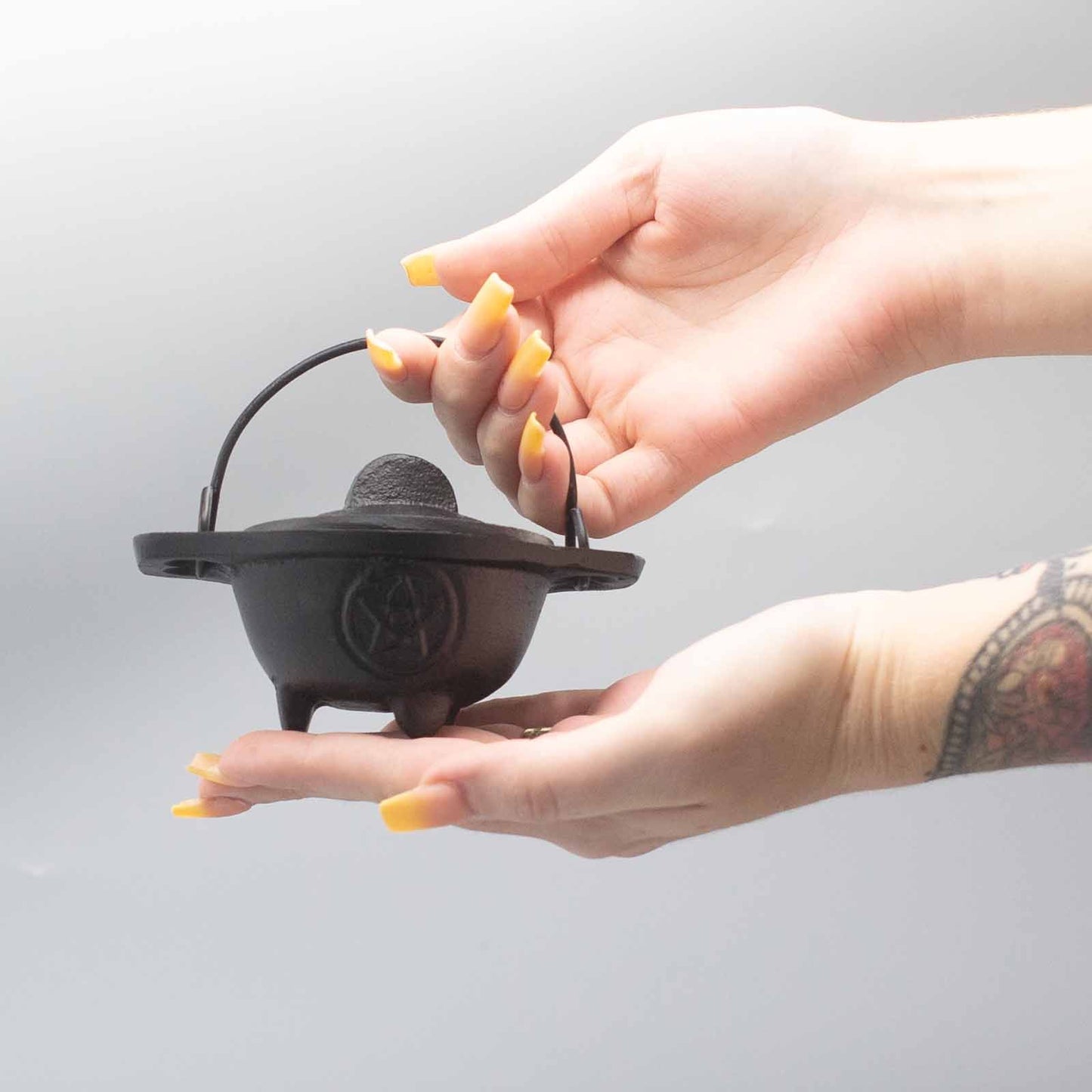 Caldeirão de ferro fundido com pentágono 5x9 cm