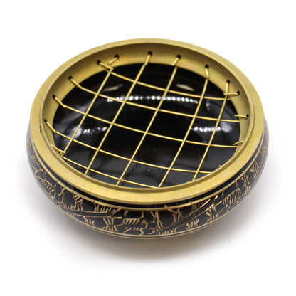 Vaso de incenso em latão esculpido com carvão